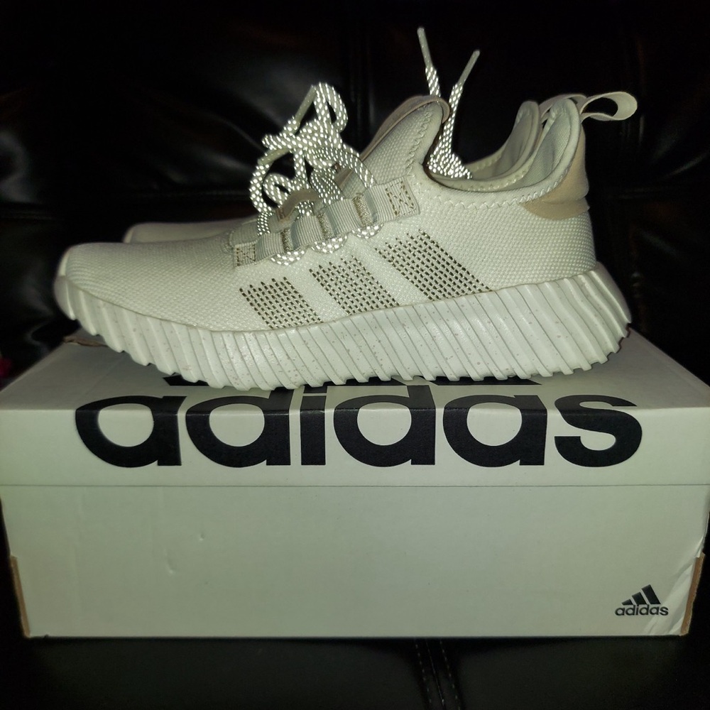 Adidas womens 9.5 Cream Sneakers
